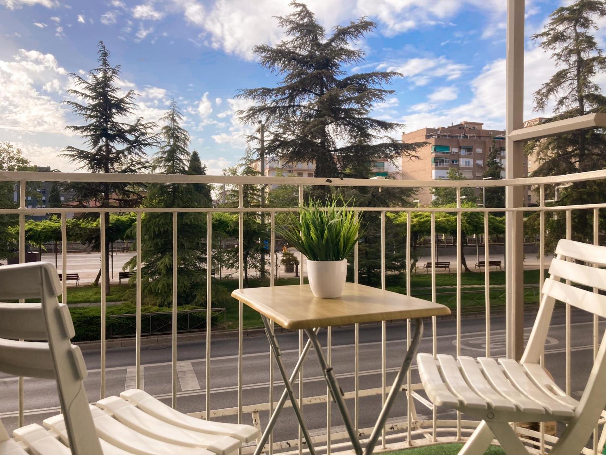 Luninoso Y Practico Apartamento En El Centro Con Amplio Parking Incluido Granada Eksteriør billede